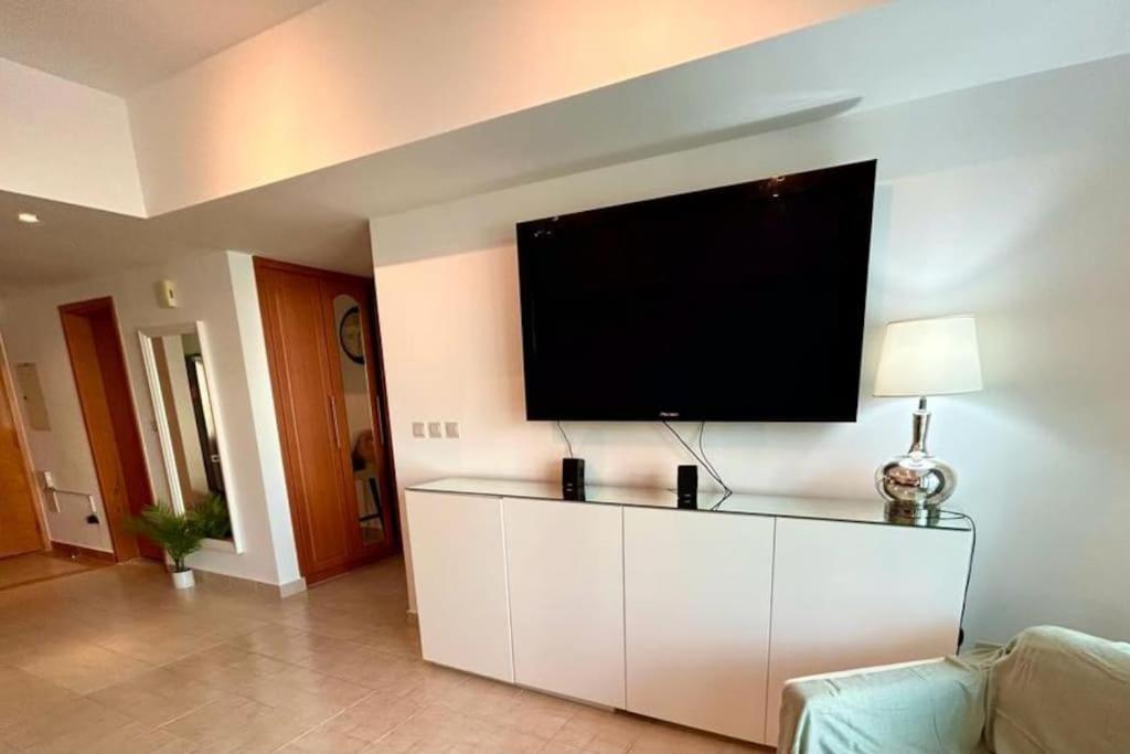 Marina View With Pool, Gym, Tennis Court, 5 Mins To Beach Dubai Exterior foto